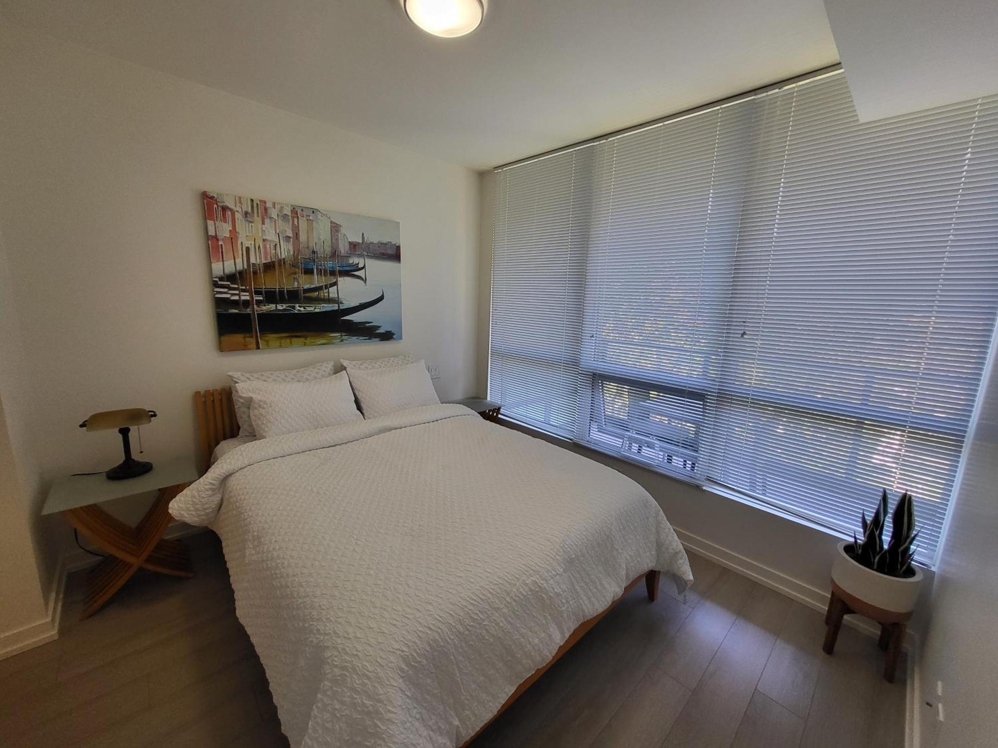 Your Perfect Escape - Modern Landmark Condo In Downtown Calgary - Free Parking- Premium Location Exterior photo